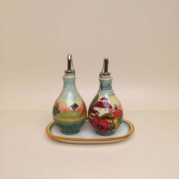 Set of 2 rounded oil and vinegar bottles, cm.13h with tray
